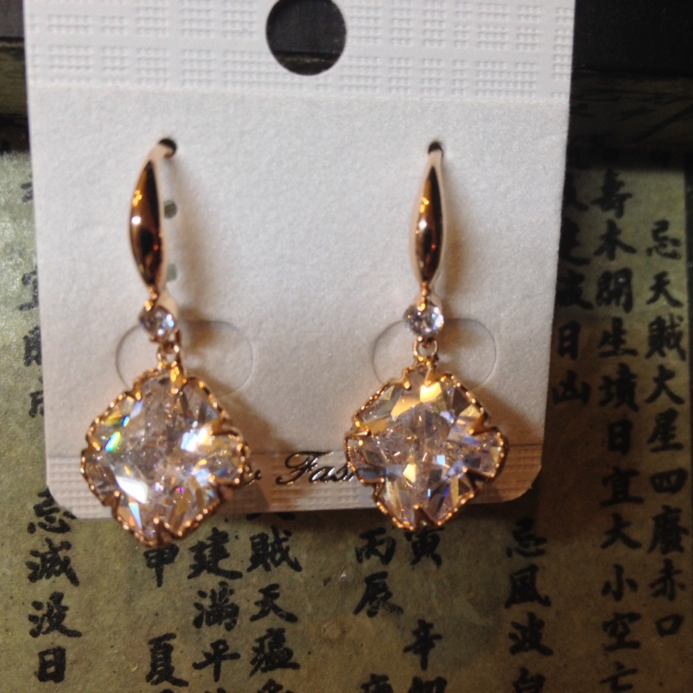 Beautiful Rhinestone Earrings - Picture 4 of 4